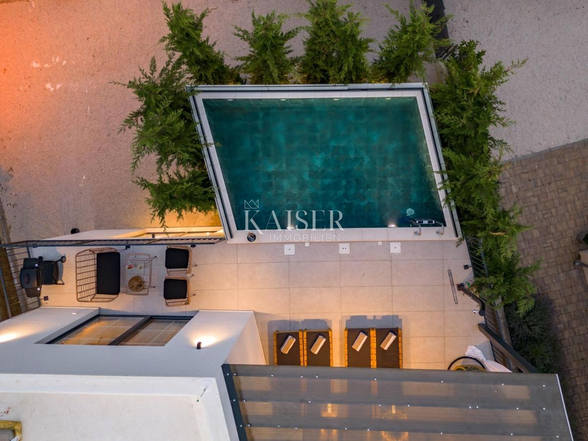 Zara, Pridraga - villa moderna con piscina, seconda fila al mare