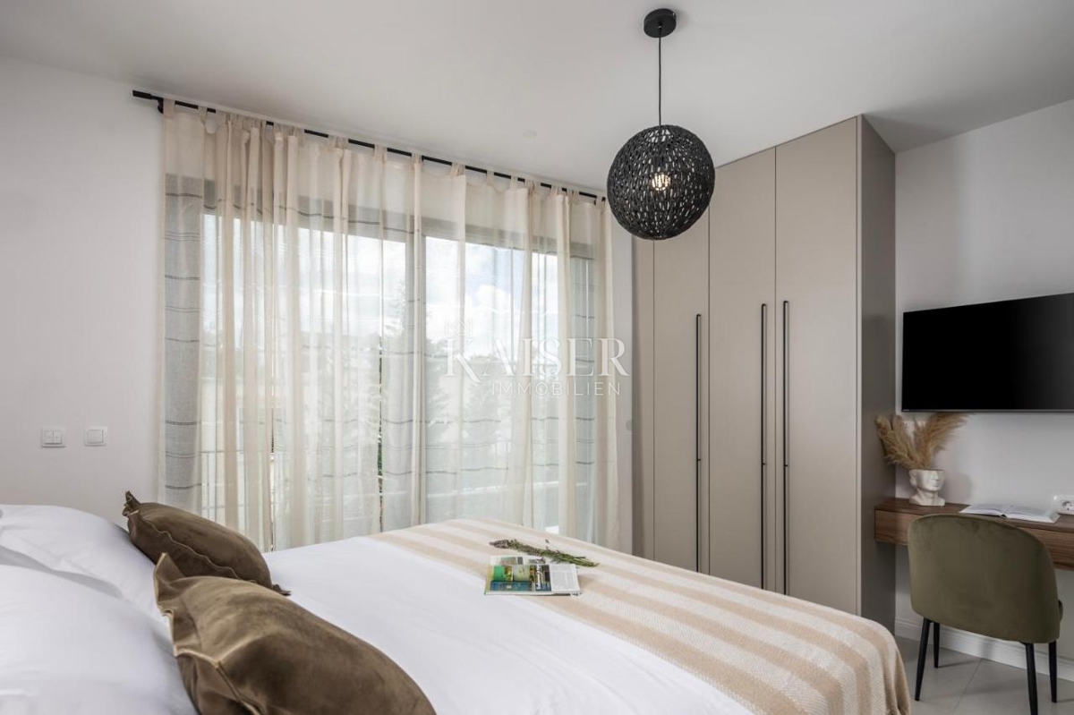 Zara, Pridraga - villa moderna con piscina, seconda fila al mare