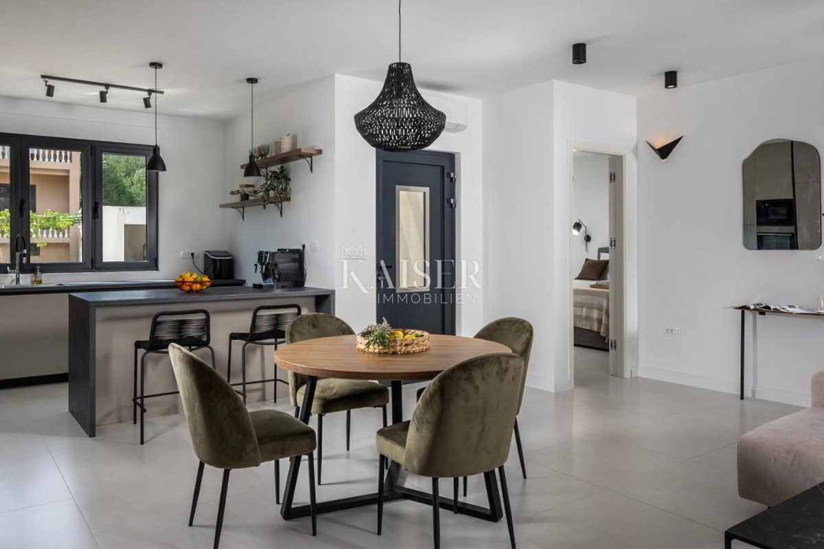 Zara, Pridraga - villa moderna con piscina, seconda fila al mare