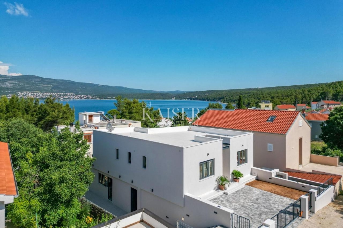 Zara, Pridraga - villa moderna con piscina, seconda fila al mare