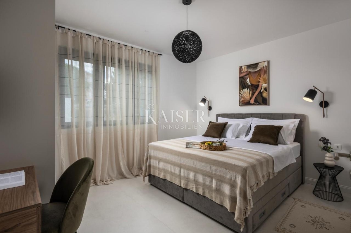 Zara, Pridraga - villa moderna con piscina, seconda fila al mare