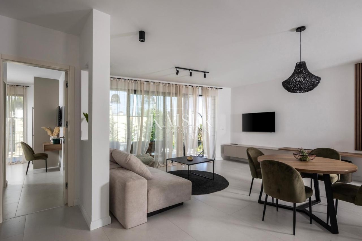 Zara, Pridraga - villa moderna con piscina, seconda fila al mare