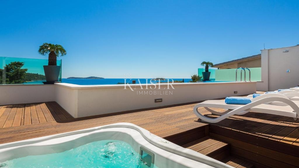 Villa Zečevo Rogozničko, Rogoznica, 380m2