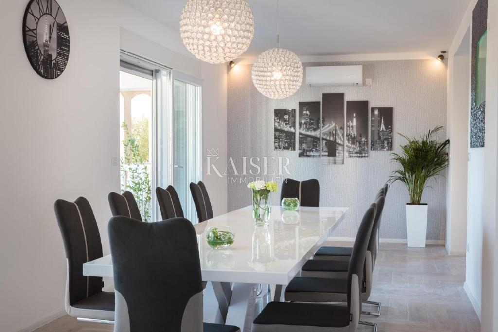 Villa Zečevo Rogozničko, Rogoznica, 380m2