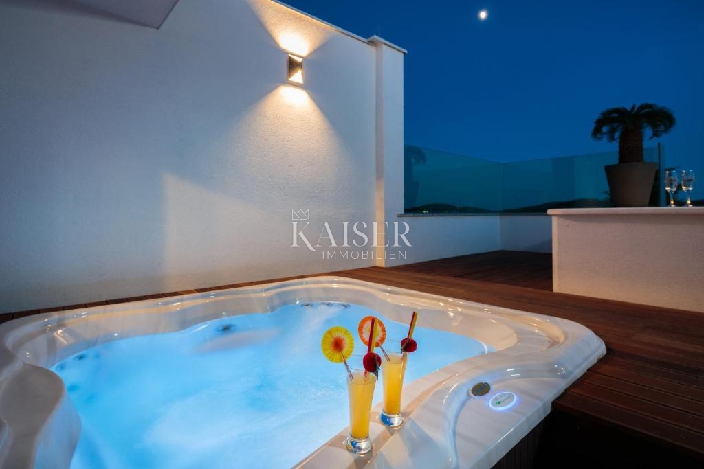 Villa Zečevo Rogozničko, Rogoznica, 380m2