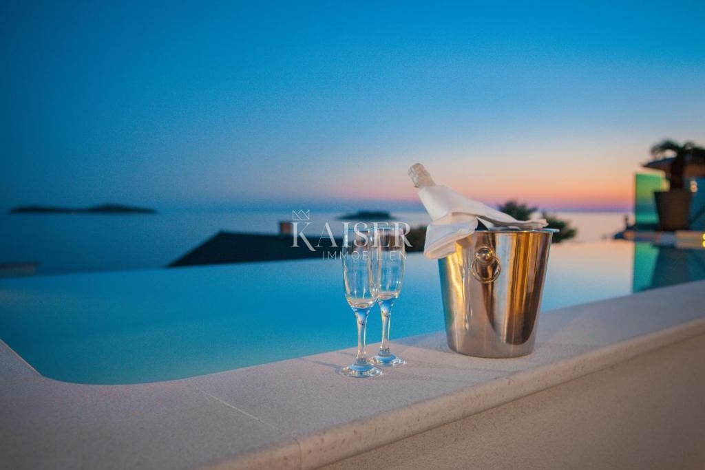 Villa Zečevo Rogozničko, Rogoznica, 380m2