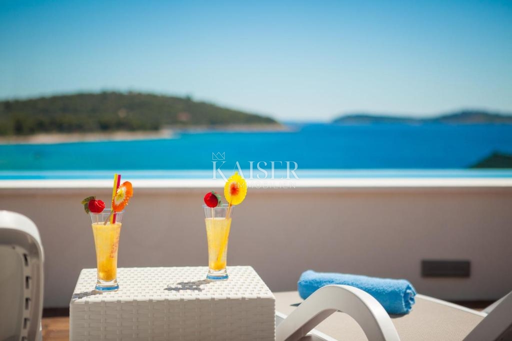 Villa Zečevo Rogozničko, Rogoznica, 380m2