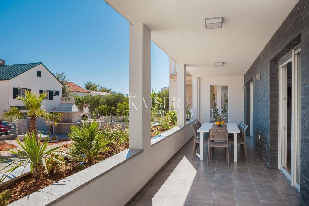 Villa Zečevo Rogozničko, Rogoznica, 380m2