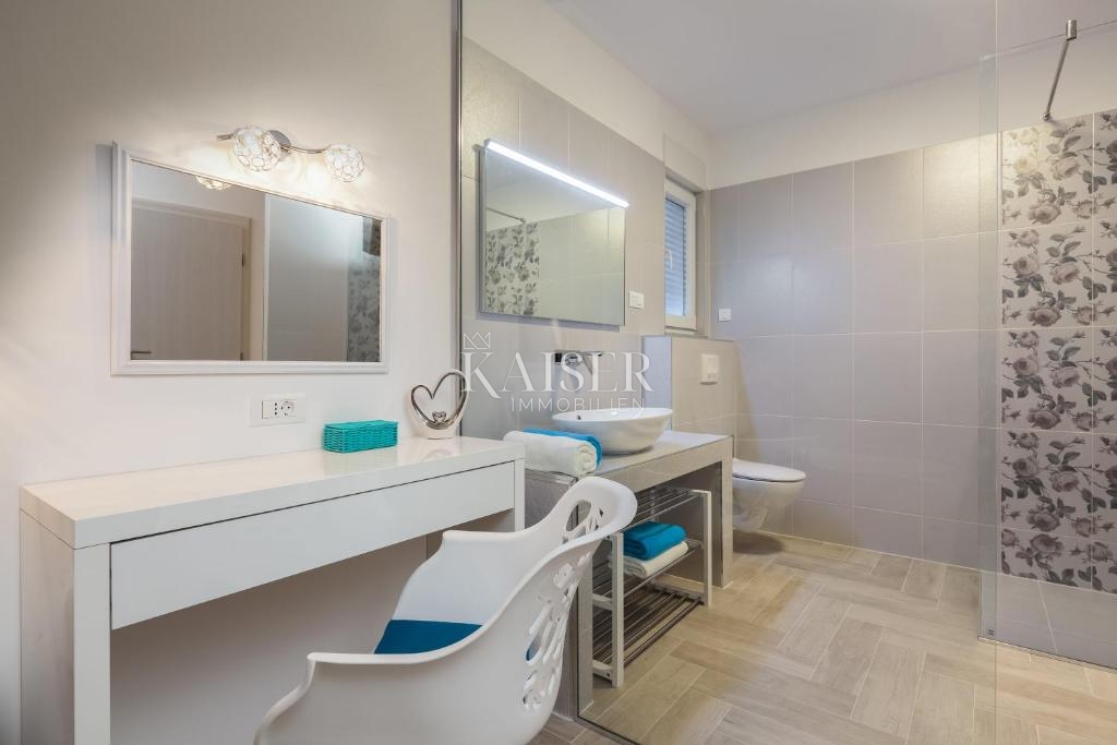 Villa Zečevo Rogozničko, Rogoznica, 380m2