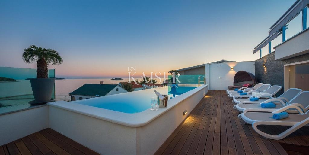 Villa Zečevo Rogozničko, Rogoznica, 380m2