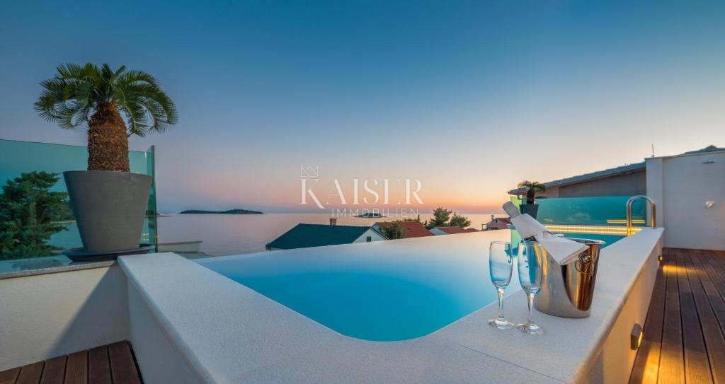 Villa Zečevo Rogozničko, Rogoznica, 380m2