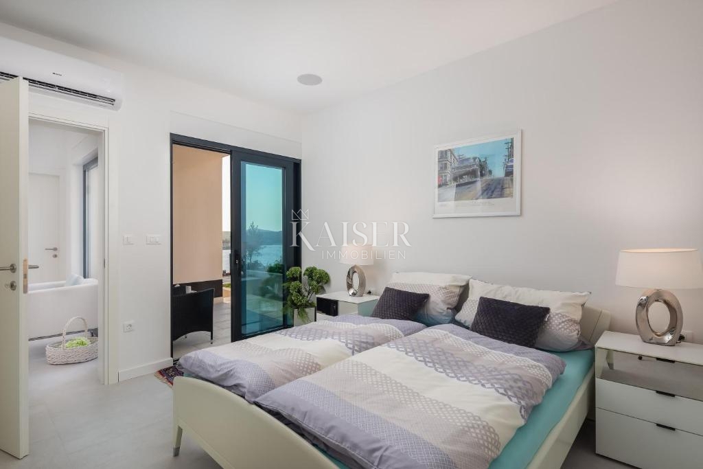 Villa Rogoznica, 300m2