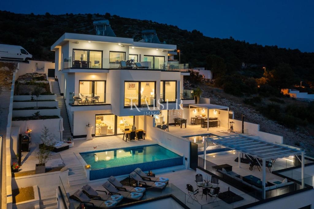 Villa Rogoznica, 300m2