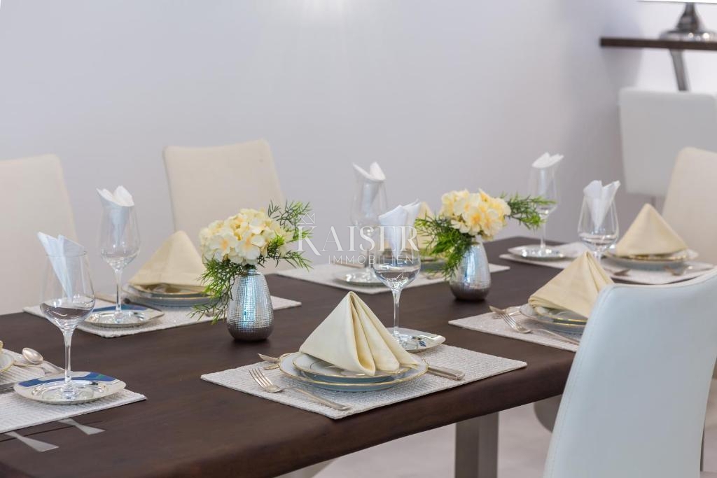 Villa Rogoznica, 300m2