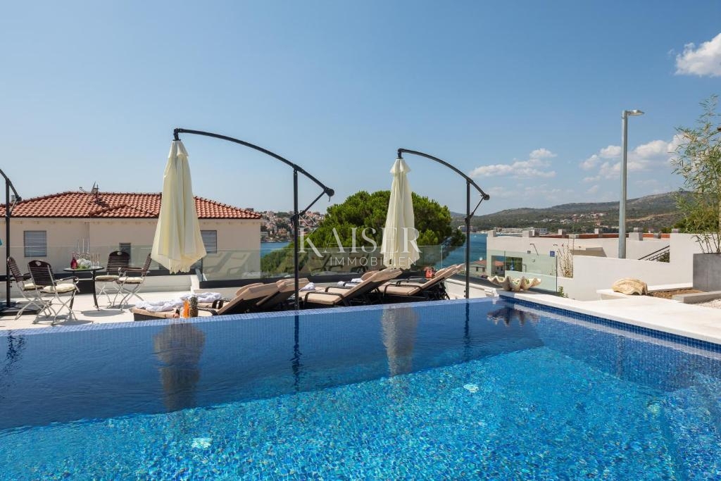 Villa Rogoznica, 300m2