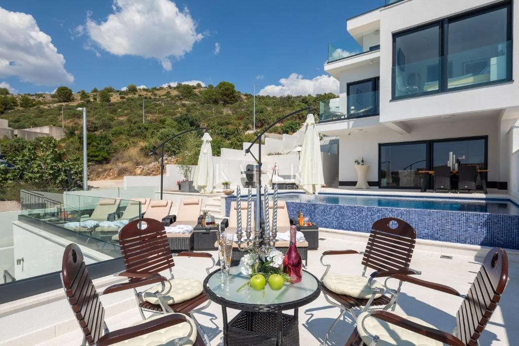 Villa Rogoznica, 300m2