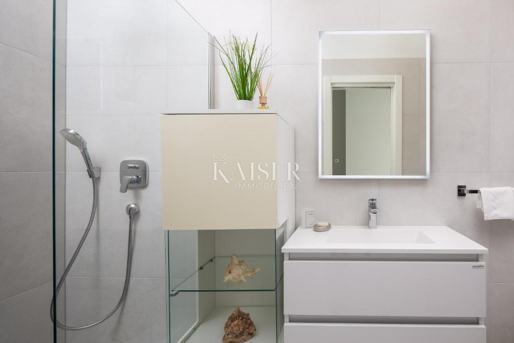 Villa Rogoznica, 300m2