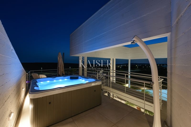 Zara - Debeljak, un gioiello architettonico nell'entroterra di San Cassiano con vista sul mare