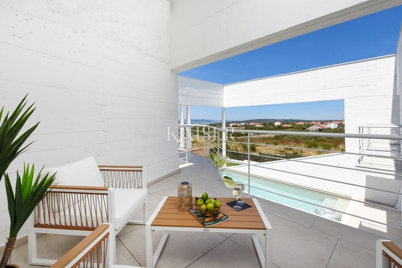 Zara - Debeljak, un gioiello architettonico nell'entroterra di San Cassiano con vista sul mare