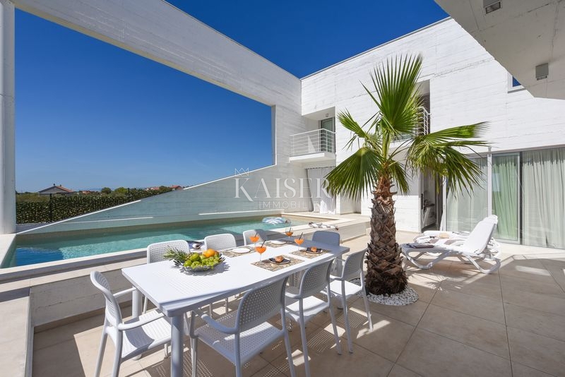 Zara - Debeljak, un gioiello architettonico nell'entroterra di San Cassiano con vista sul mare