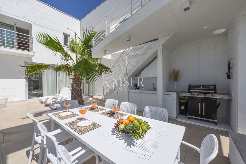 Zara - Debeljak, un gioiello architettonico nell'entroterra di San Cassiano con vista sul mare