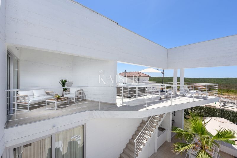 Zara - Debeljak, un gioiello architettonico nell'entroterra di San Cassiano con vista sul mare