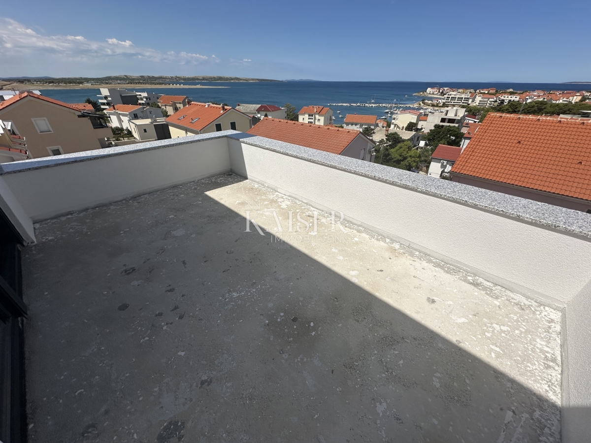 Pag, Povljana - appartamento duplex di 118,5 m2 vicino alla spiaggia.