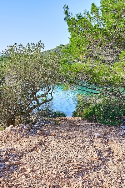 Ugljan, Kukljica - terreno edificabile vicino al ponte Ždrelac