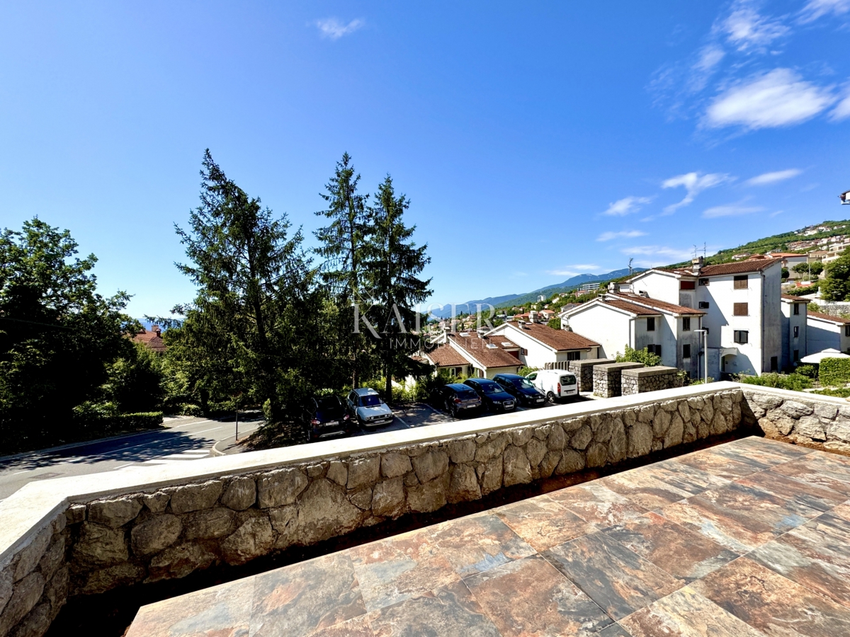 Opatija, Volosko - Confortevole appartamento con 3 camere da letto, loggia, terrazza e vista mare