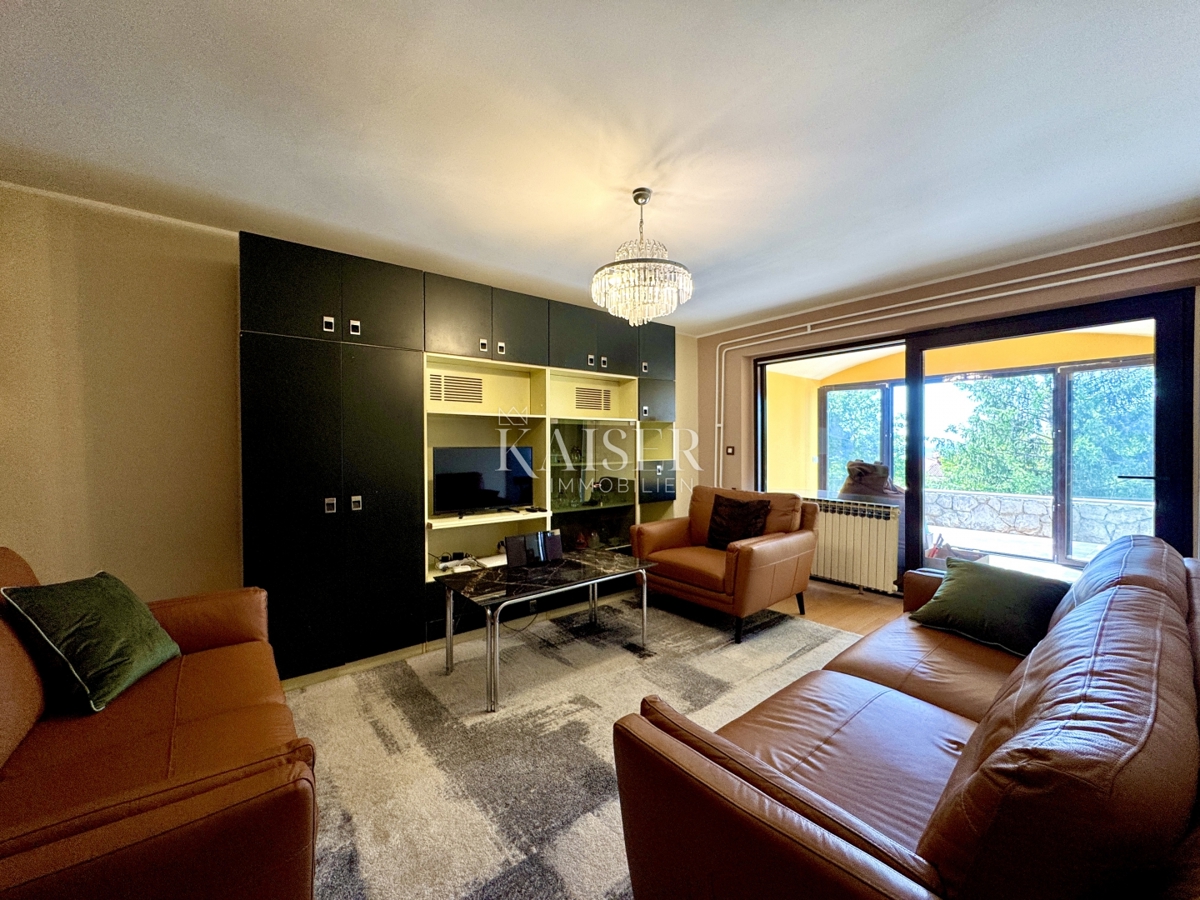 Opatija, Volosko - Confortevole appartamento con 3 camere da letto, loggia, terrazza e vista mare