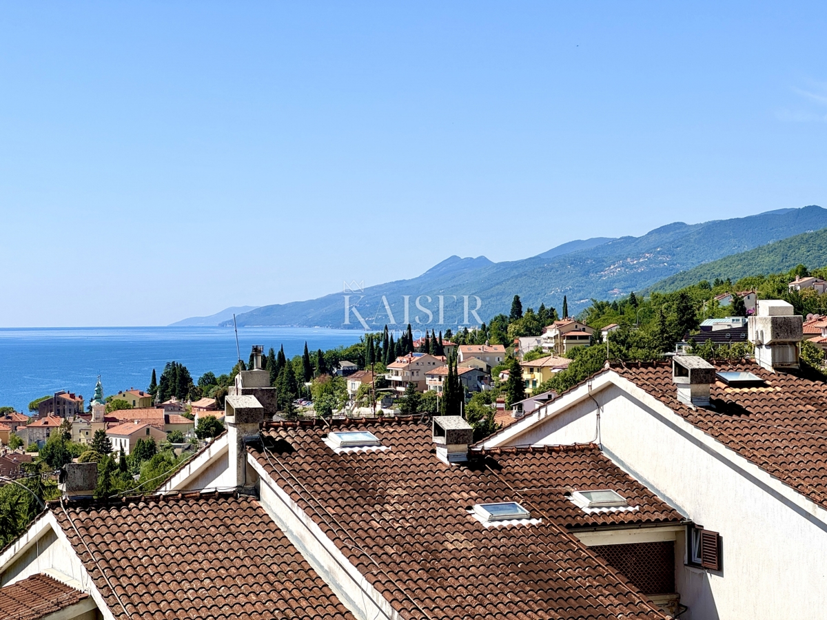 Opatija, Volosko - Confortevole appartamento con 3 camere da letto, loggia, terrazza e vista mare