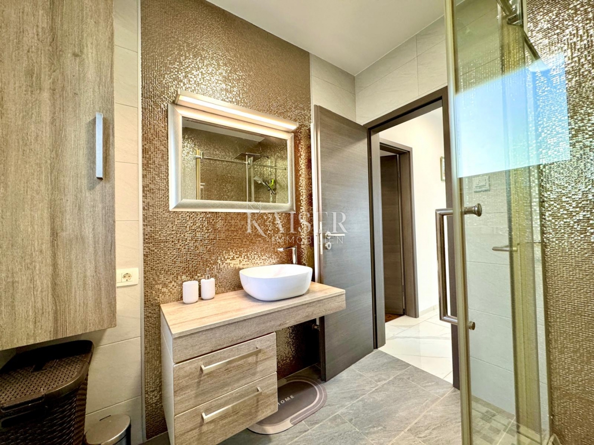 Opatija, Lovran – Appartamento spazioso e completamente ristrutturato con una splendida vista