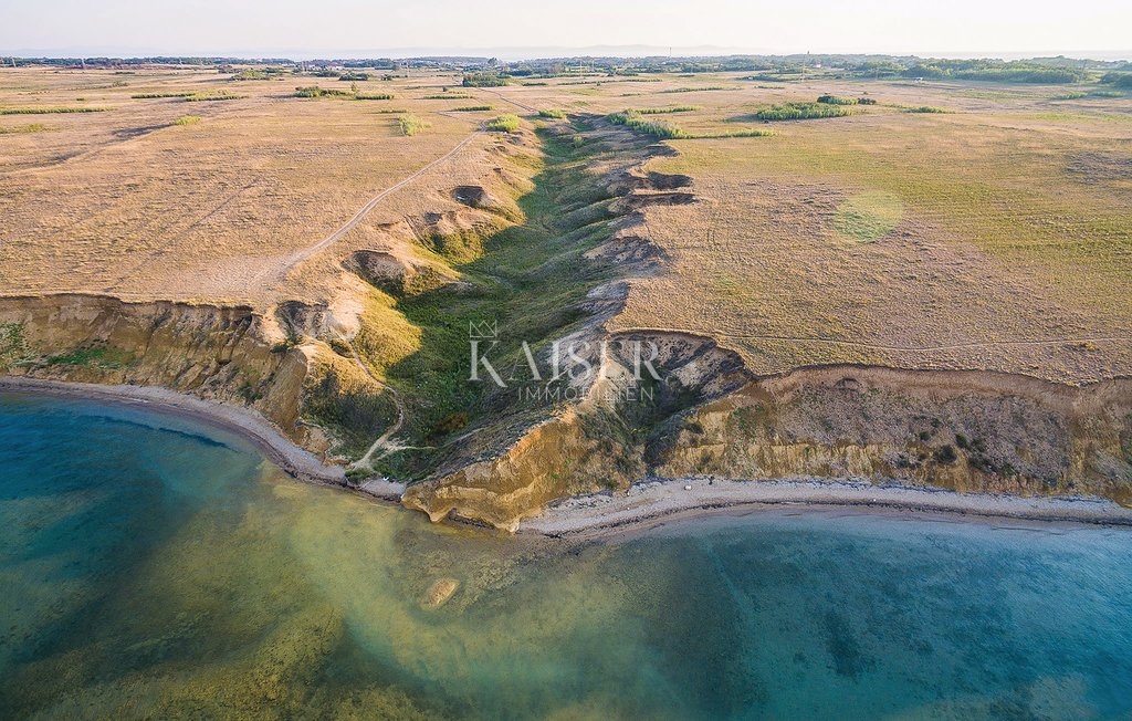 Casa con grande potenziale in un'ottima posizione nel cuore di Privlaka 