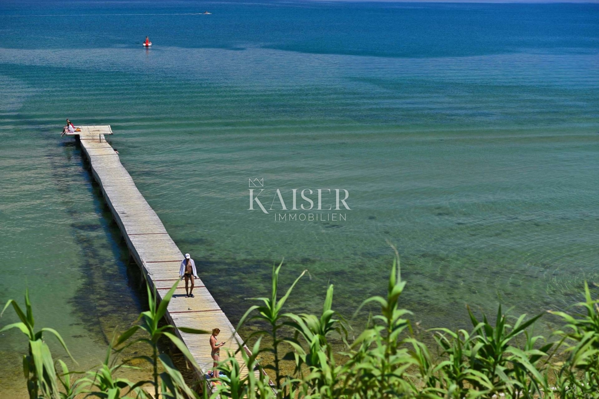 Casa con grande potenziale in un'ottima posizione nel cuore di Privlaka 