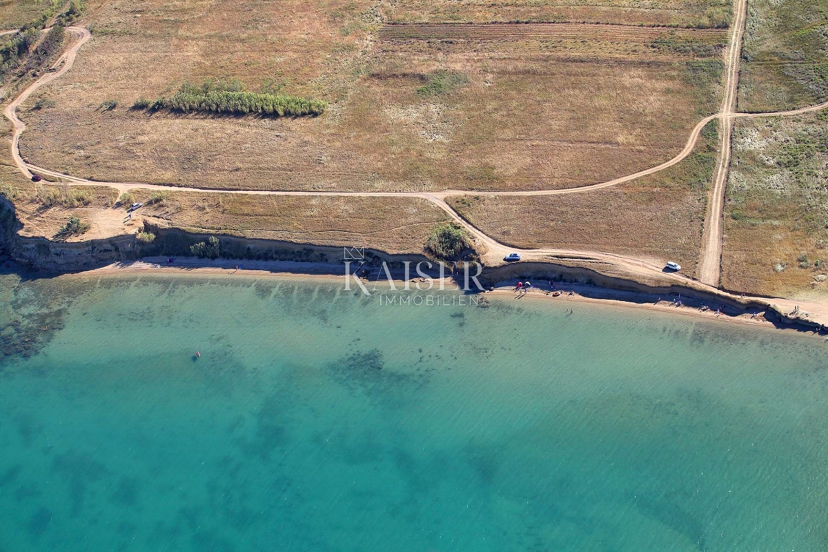 Casa con grande potenziale in un'ottima posizione nel cuore di Privlaka 