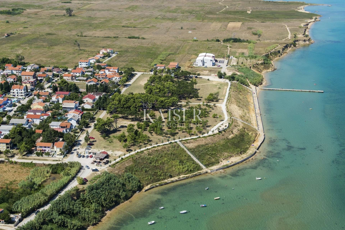 Casa con grande potenziale in un'ottima posizione nel cuore di Privlaka 