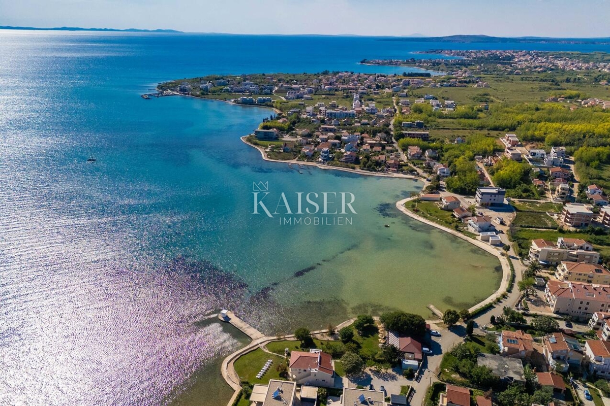 Casa con grande potenziale in un'ottima posizione nel cuore di Privlaka 