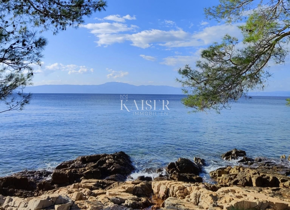 Isola di Krk, Malinska - terreno edificabile 630m2