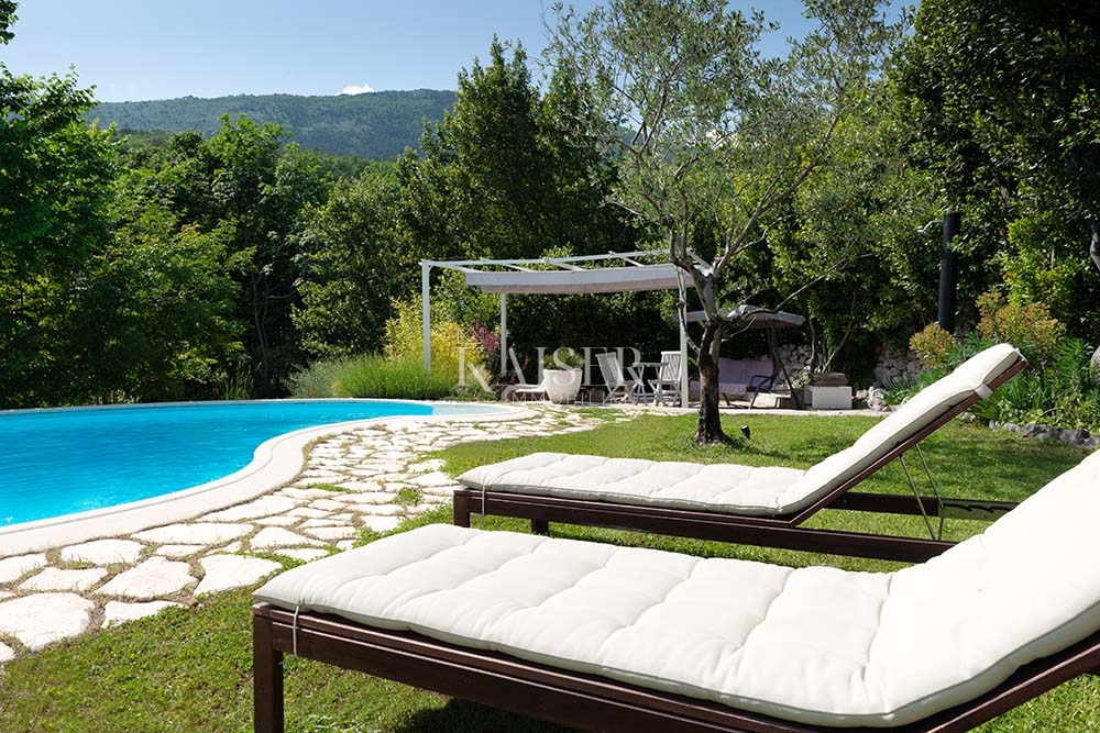 Riviera di Opatija - Brseč, villa in pietra con piscina