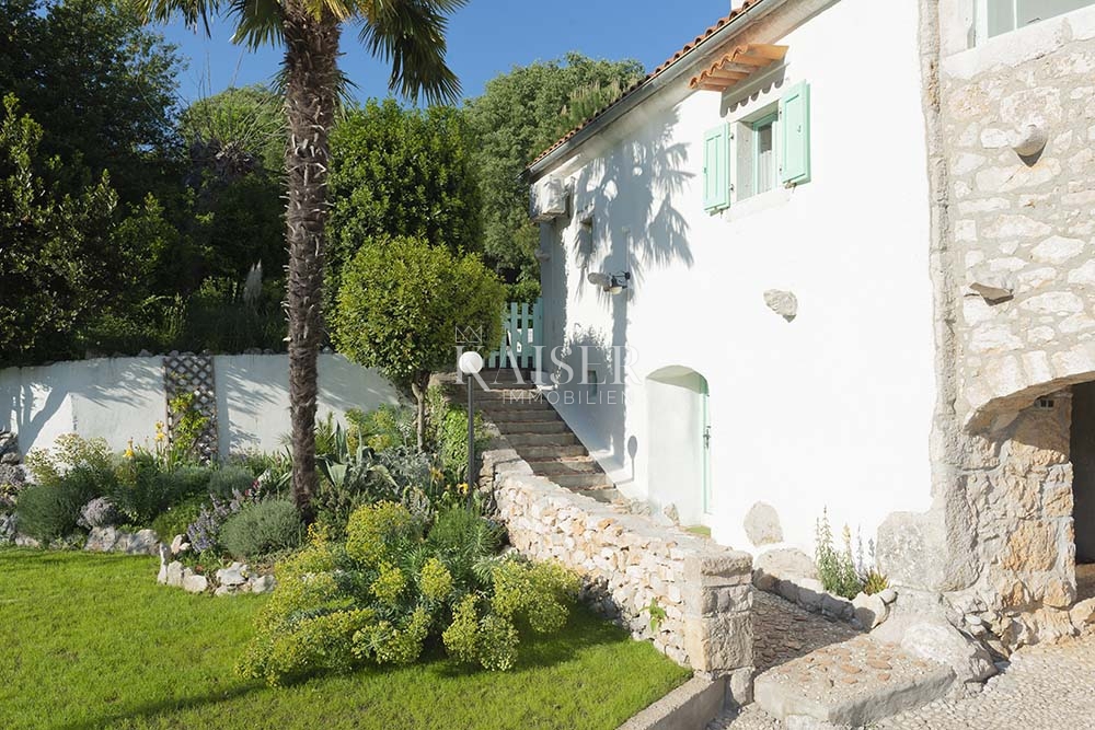 Riviera di Opatija - Brseč, villa in pietra con piscina