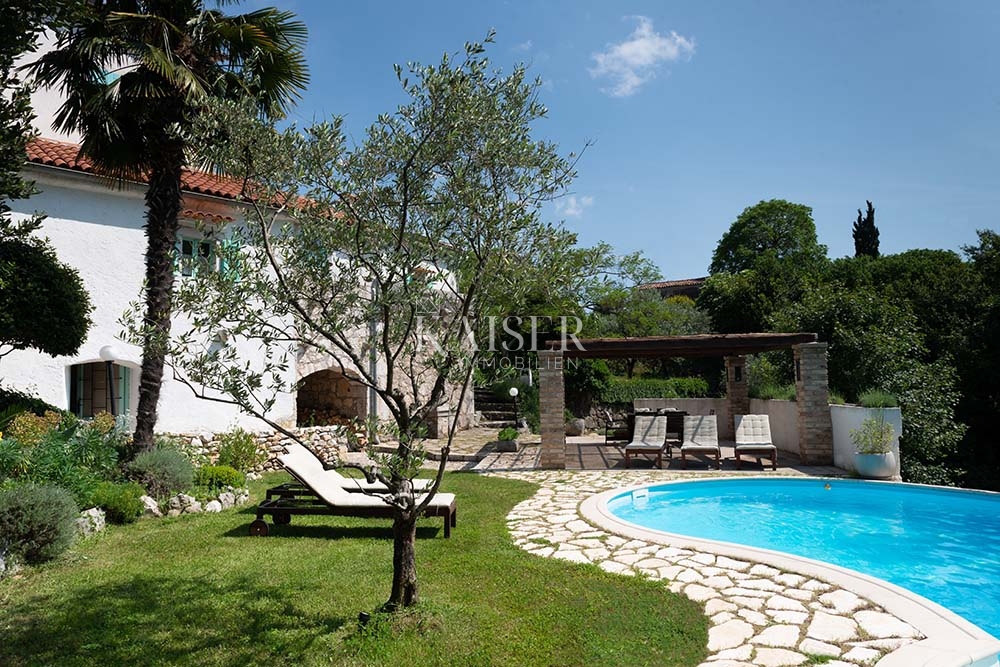 Riviera di Opatija - Brseč, villa in pietra con piscina