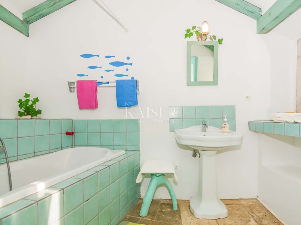 Riviera di Opatija - Brseč, villa in pietra con piscina