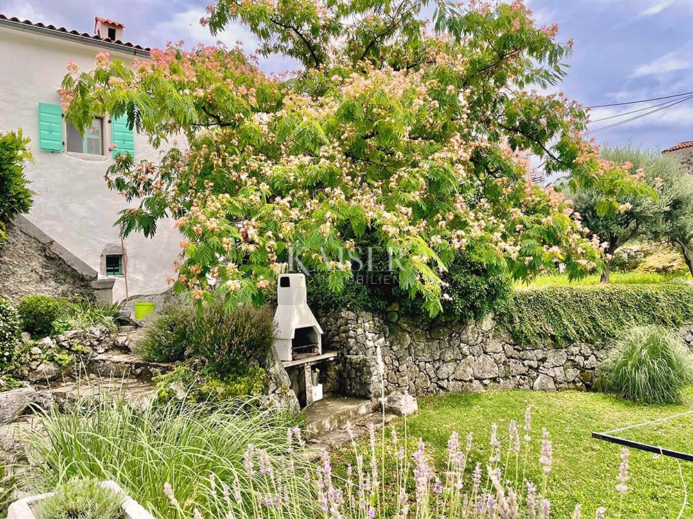 Riviera di Opatija - Brseč, villa in pietra con piscina