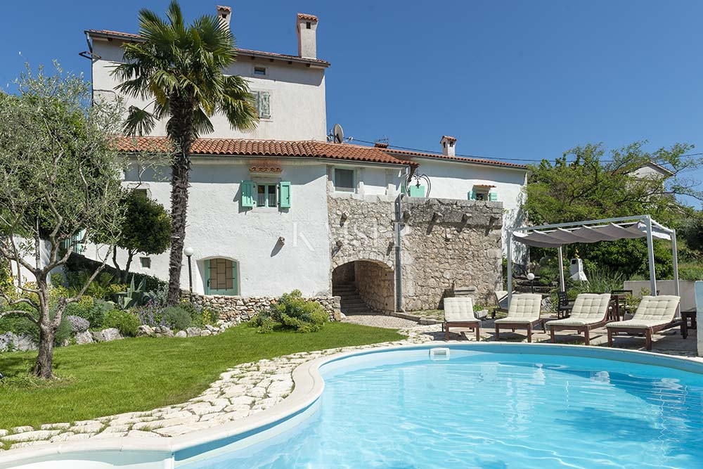 Riviera di Opatija - Brseč, villa in pietra con piscina