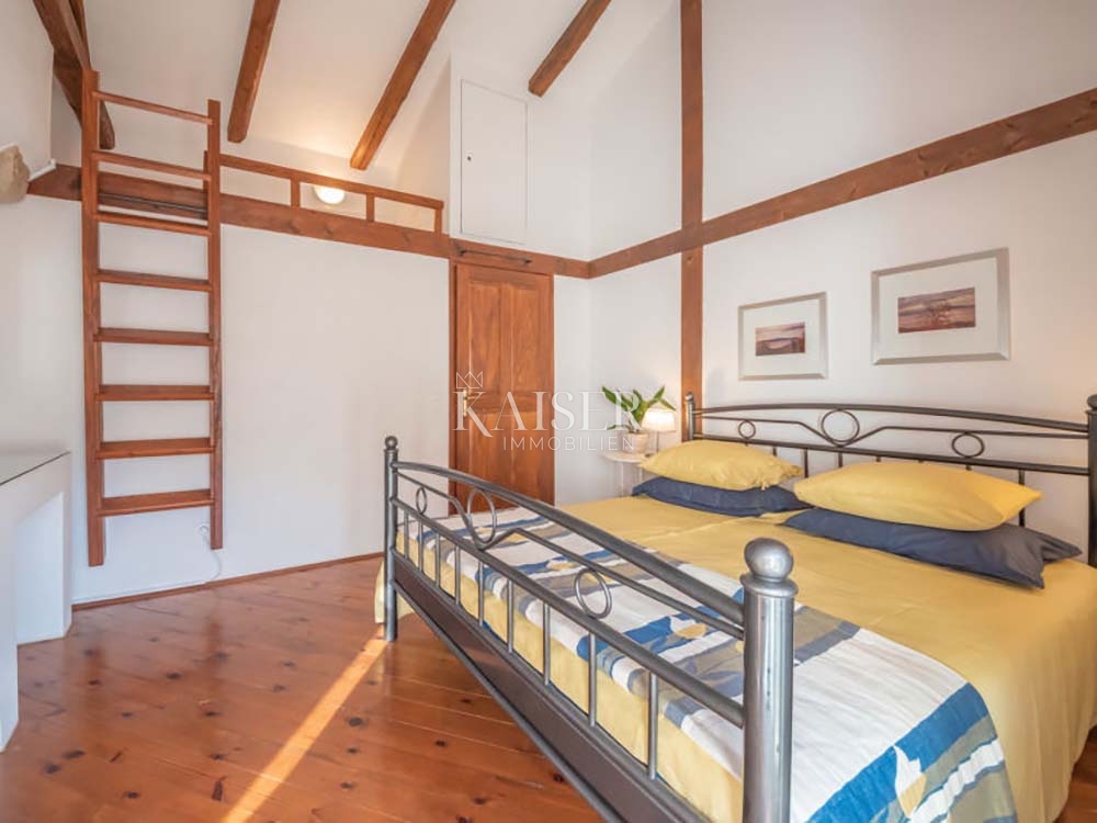 Riviera di Opatija - Brseč, villa in pietra con piscina