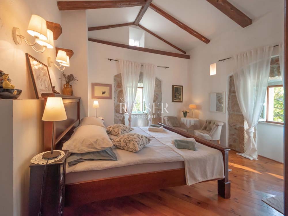 Riviera di Opatija - Brseč, villa in pietra con piscina