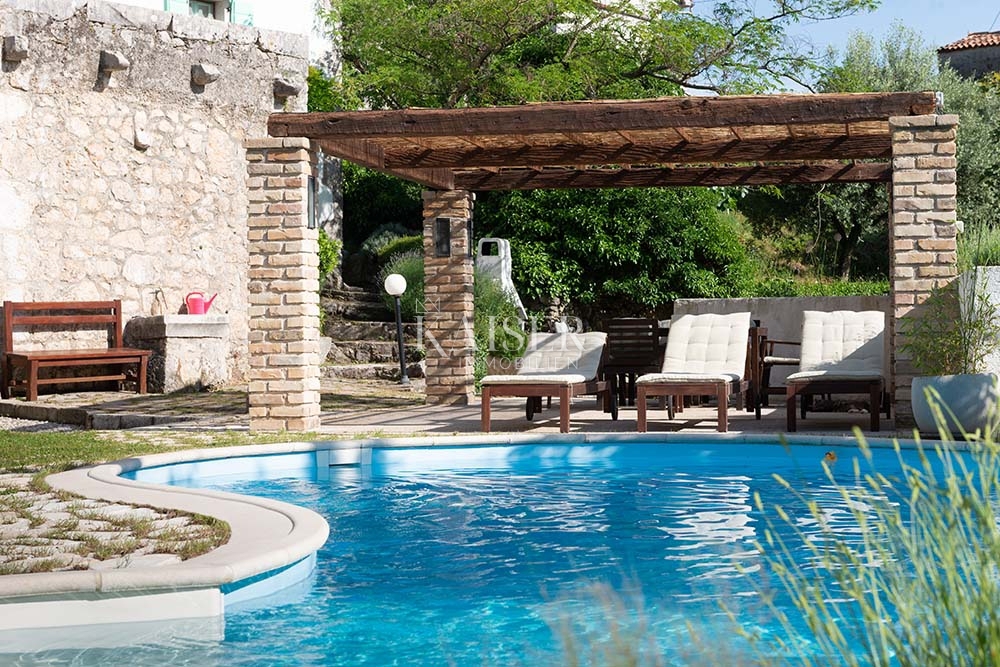 Riviera di Opatija - Brseč, villa in pietra con piscina
