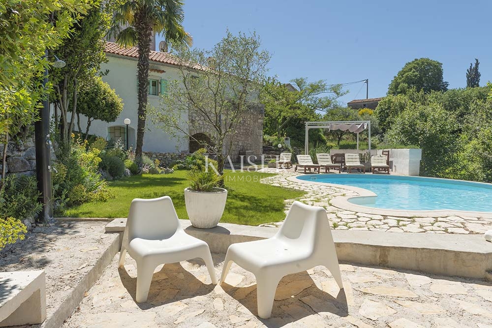 Riviera di Opatija - Brseč, villa in pietra con piscina