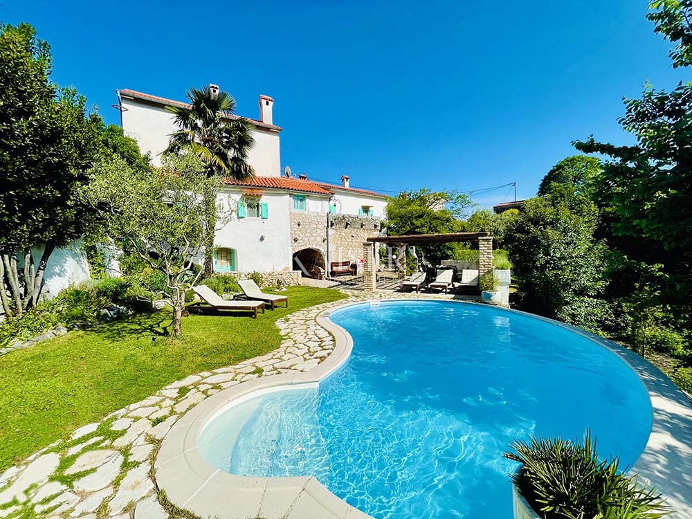 Riviera di Opatija - Brseč, villa in pietra con piscina