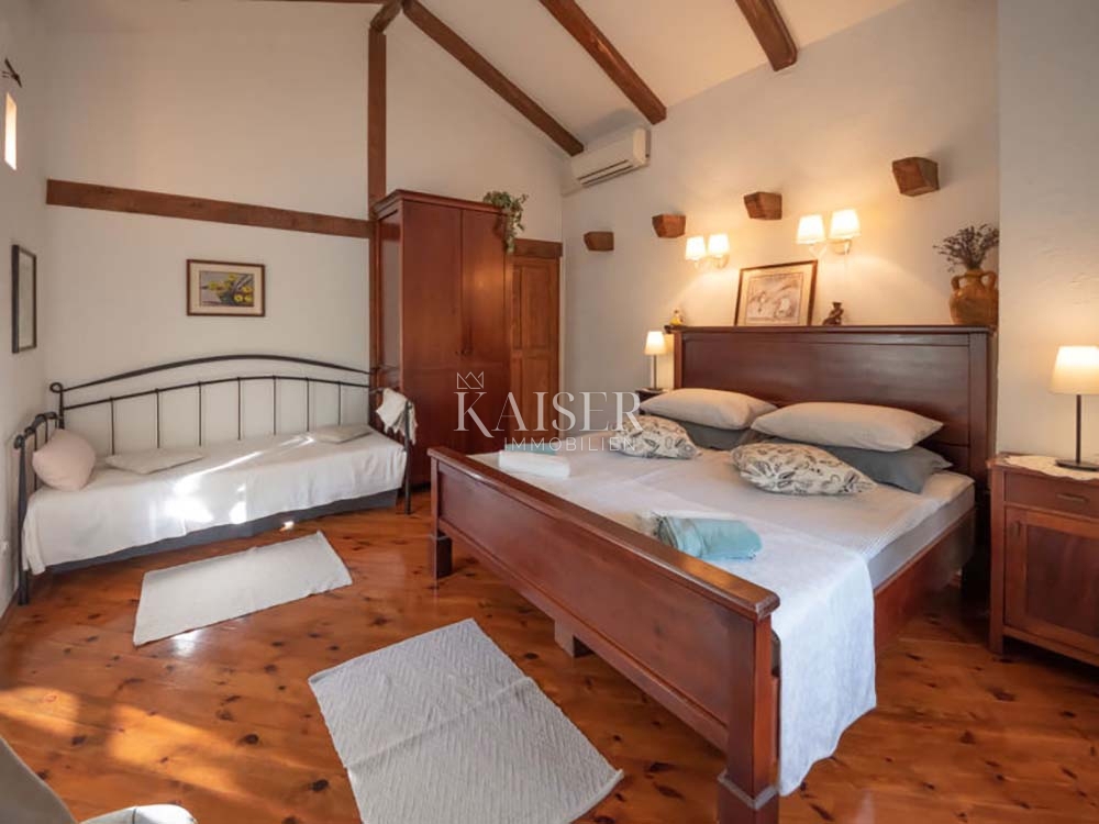 Riviera di Opatija - Brseč, villa in pietra con piscina